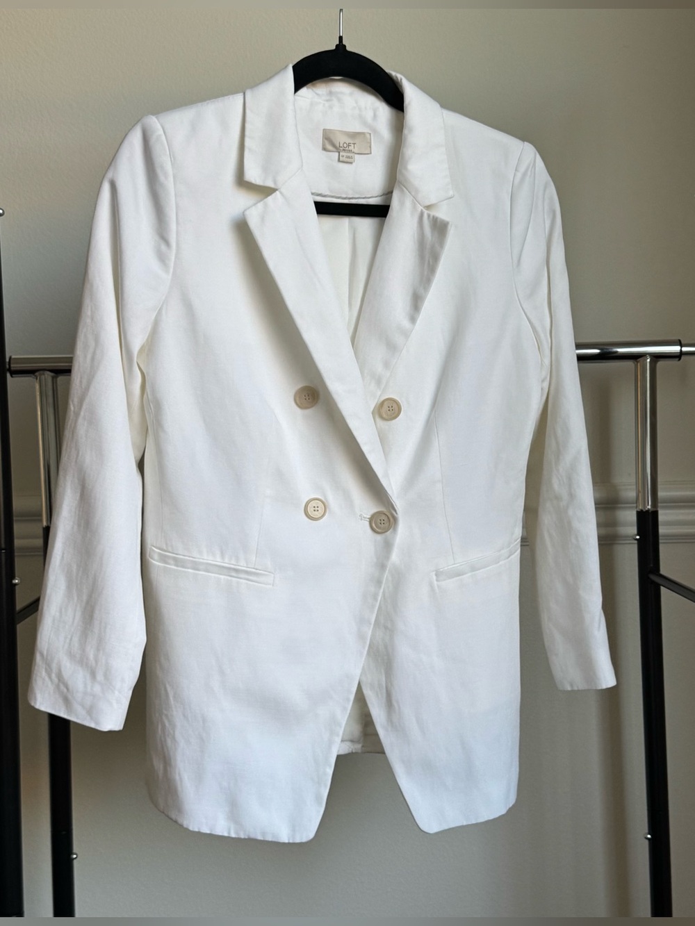 LOFT Double-Breasted Linen White Blazer Size 4P pre-owned.